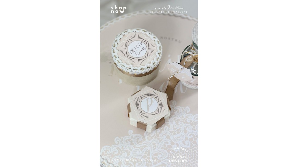 Trusou de botez brodat unisex, pentru fete sau baieti, Tres Chic Lace 37